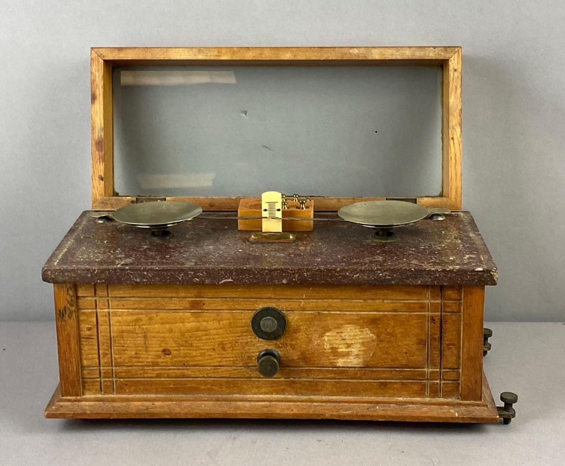 Antique Henry Troemner Pharmaceutical Balance Scale (1 of 3)
