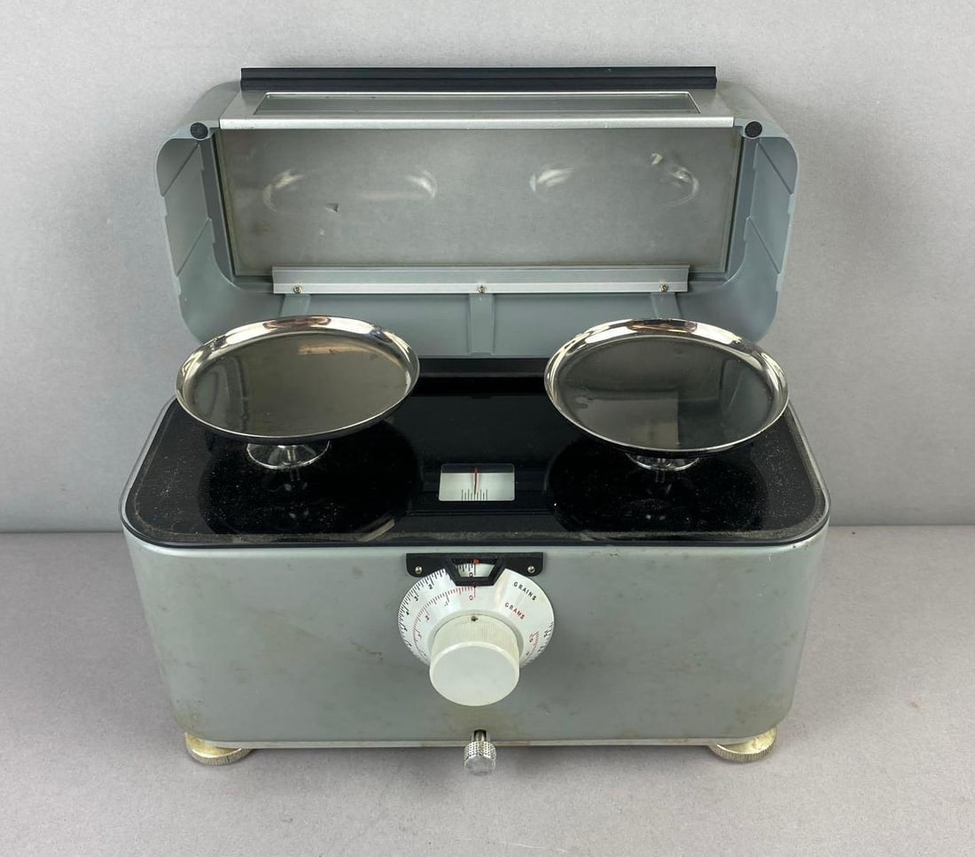 Vintage Torsion Balance Co. Balance Scale: Measures H 8 x W 4 1/2 x L 11 inches.