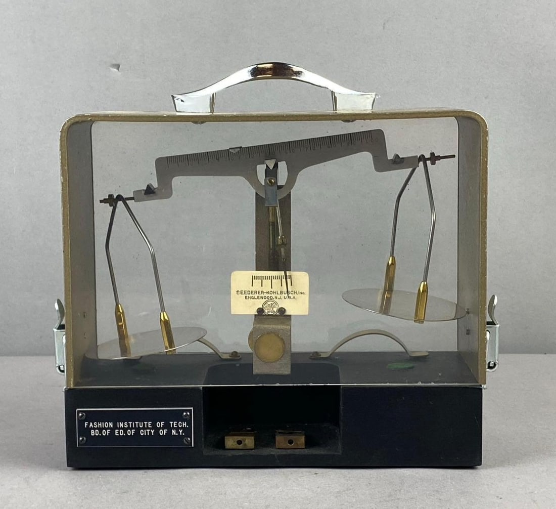 Vintage Seederer-Kohlbusch Scientific Percision Balance Lab Scale (1 of 3)