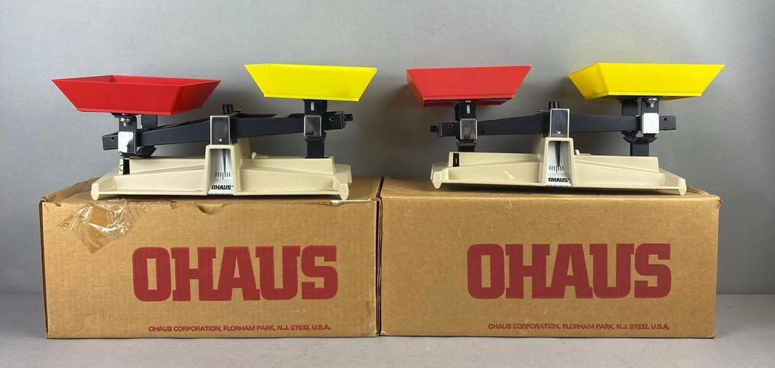 Group of 2 Vintage Oahus School Balance Scales (1 of 4)