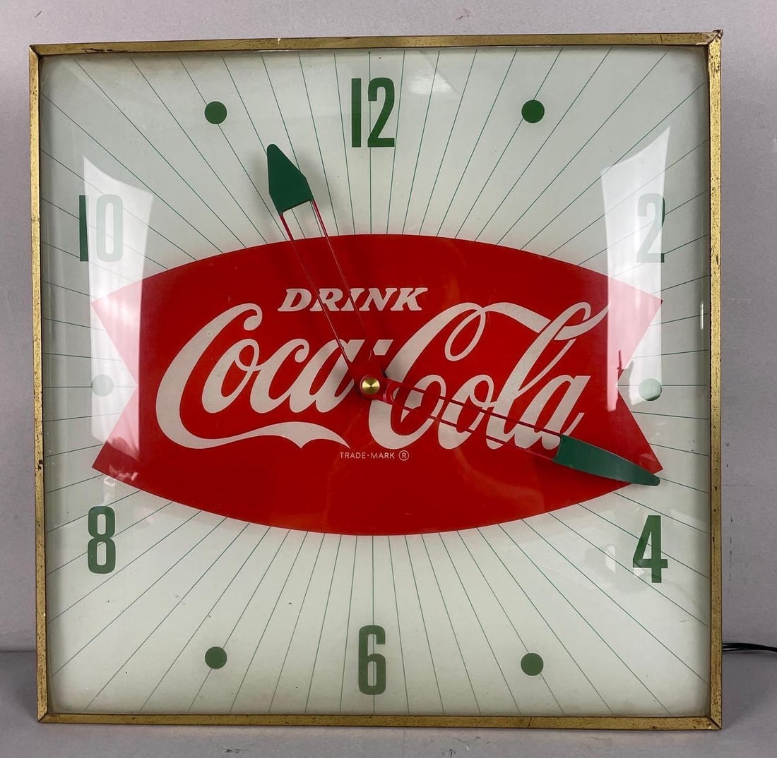 Vintage Coca-Cola Light-Up Advertising Clock (1 of 3)