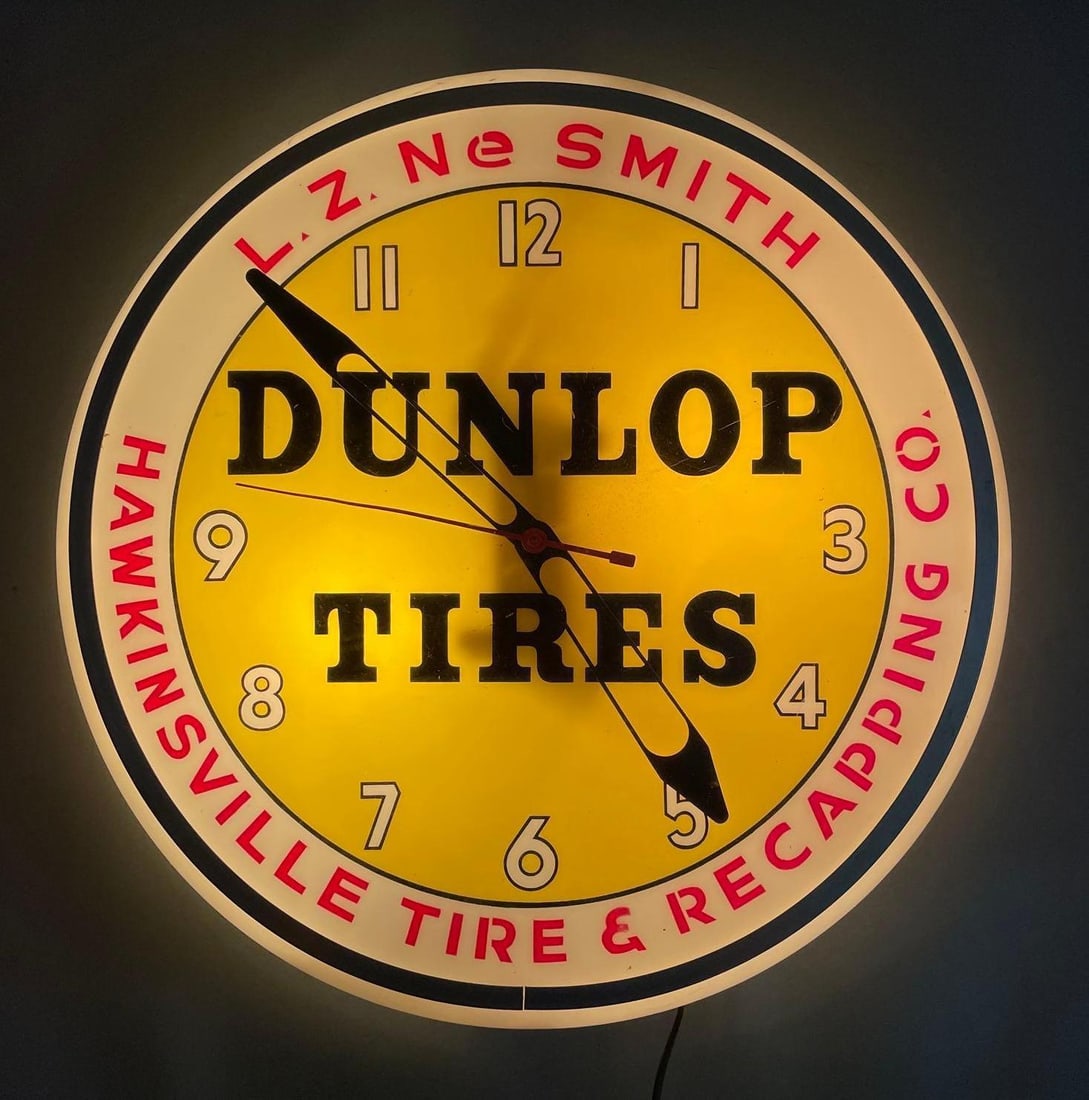 Vintage Dunlop Tires Light-Up Advertising Clock (1 of 4)