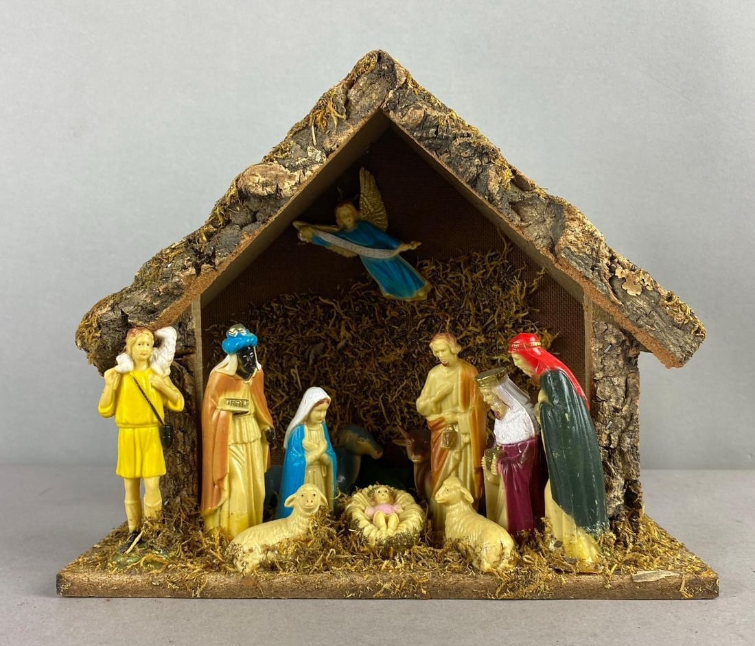 Vintage 1970s Nativity Stable Diorama (1 of 2)