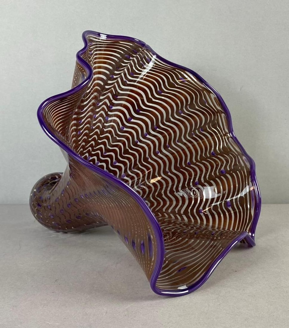 Vintage Blown Art Glass Sea Shell Bowl: Measure 10 inches in length.