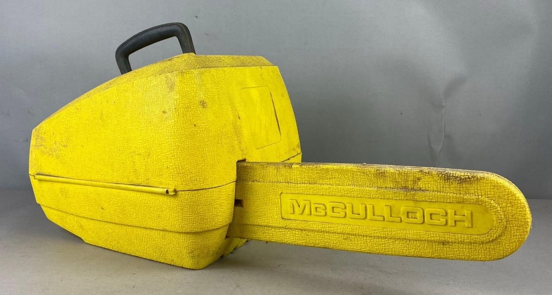 Vintage McCulloch Power Mac 310 Gas Operated Chainsaw: Includes case, 16 inches bar, and more. Untested. Measures 25 inches in length.