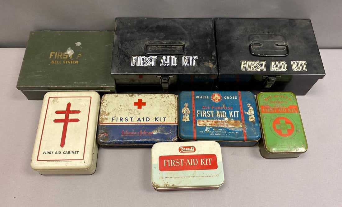 Group of 8 Metal First Aid Kit Tins/Cases (1 of 4)