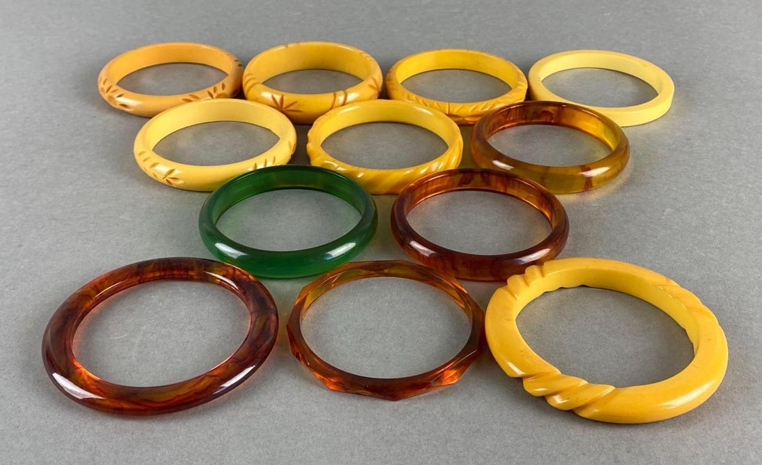 Group of 12 Vintage Plastic and Bakelite Bangle Bracelets (1 of 2)