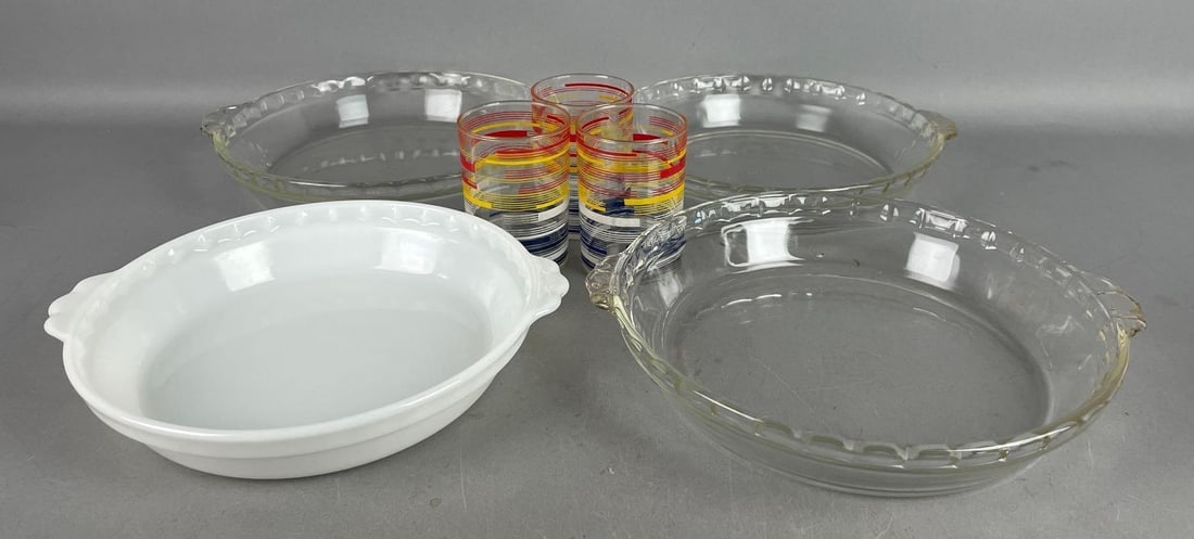 Group of Vintage Pyrex Glass Pie Pans (1 of 3)