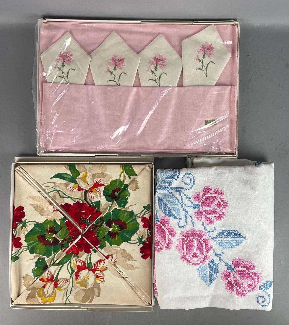 Group of Vintage Table Linens (1 of 6)