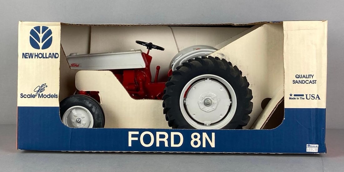 ERTL New Holland Ford 8N Die-Cast Tractor (1 of 4)