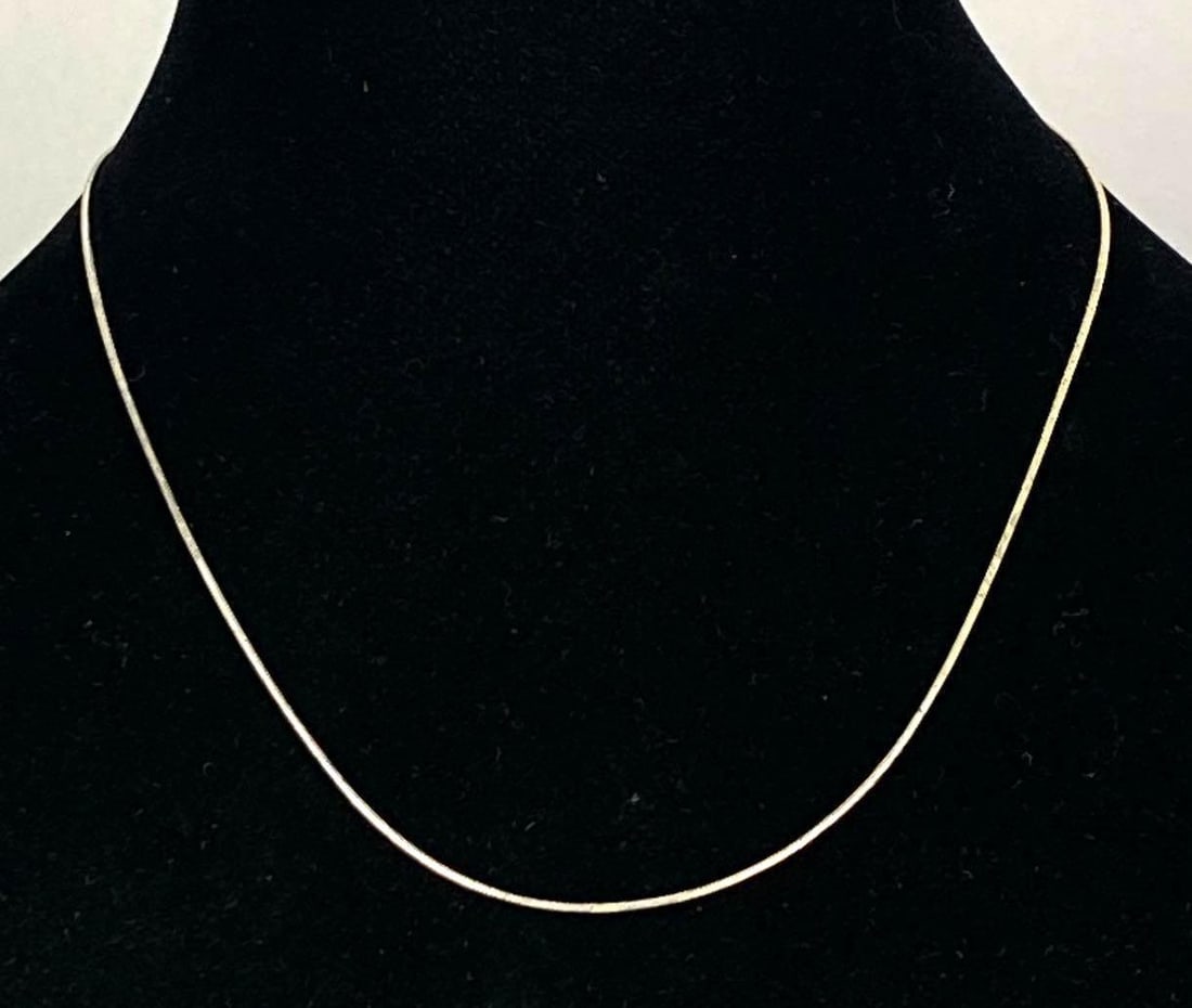Signed Italian Sterling Silver Snake Chain Necklace: Measures 18 in length