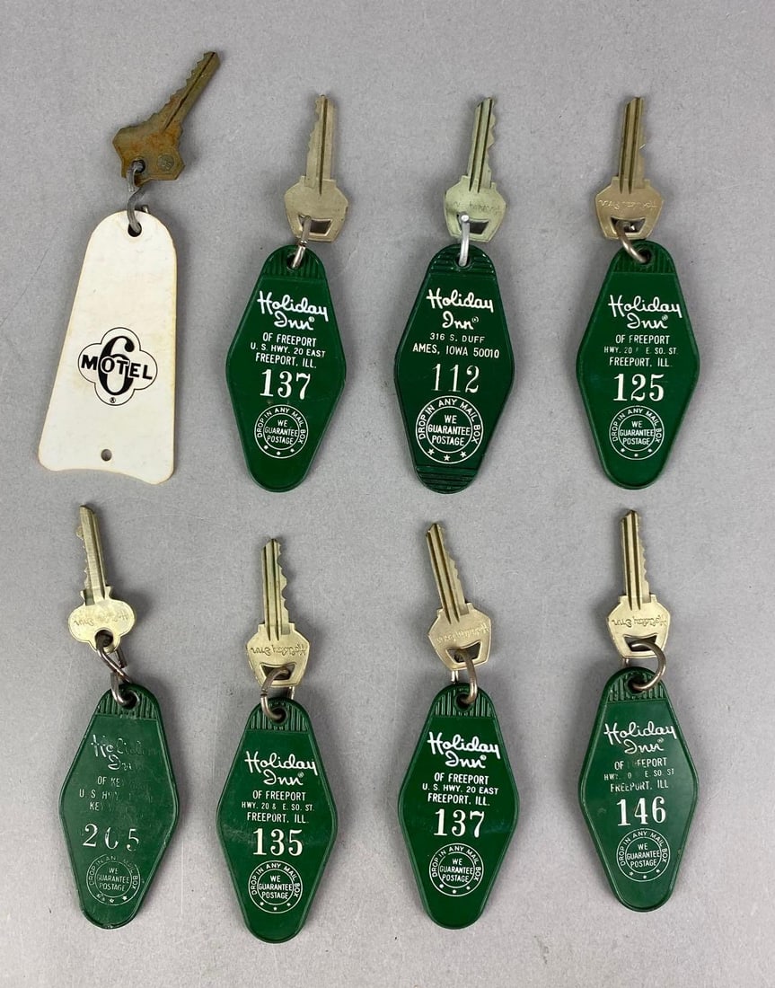 Group of 8 Holiday Inn and Motel 6 Room Keys (1 of 3)
