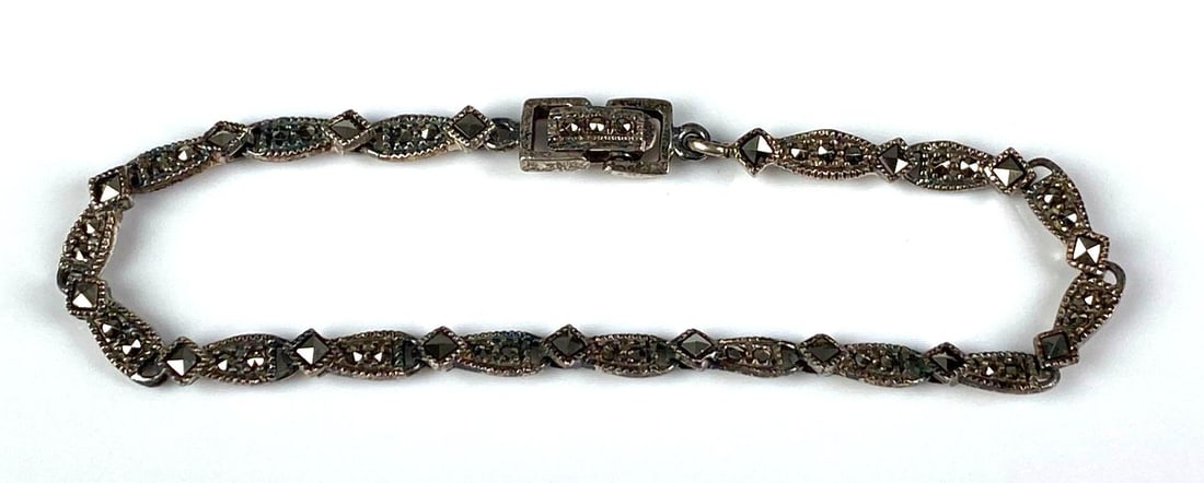 Sterling Silver Marcasite Bracelet: Measures 7 in length