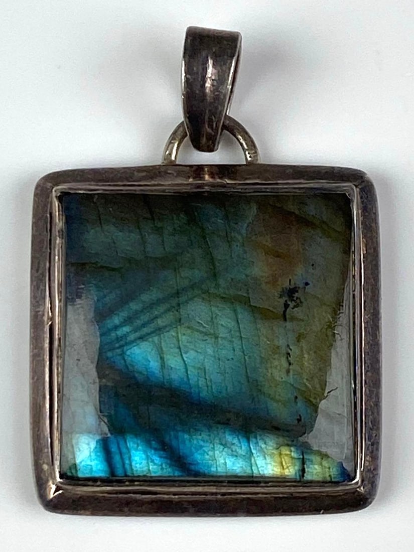 Sterling Silver Labradorite Pendant: Measures 1 1/2 H x 1 W