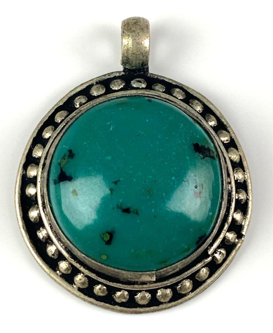 Sterling Silver Turquoise Pendant: Measures 1 1/4 H x 1 W