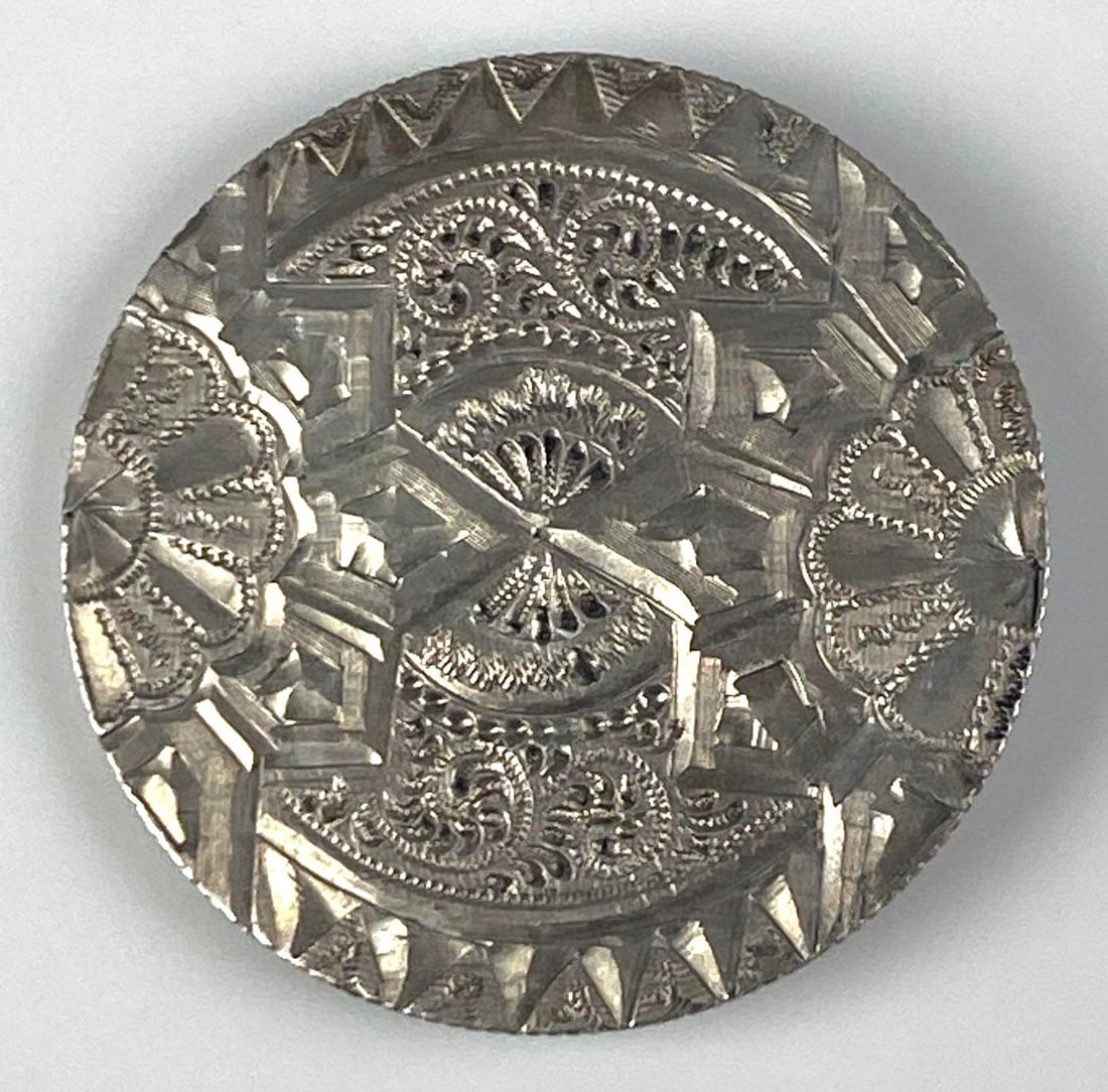 1876 Engraved Seated Liberty Quarter Pin (1 of 2)