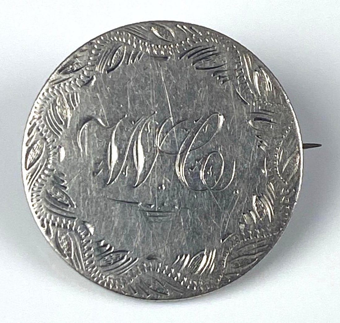 1853 Engraved Seated Liberty Quarter Pin (1 of 2)