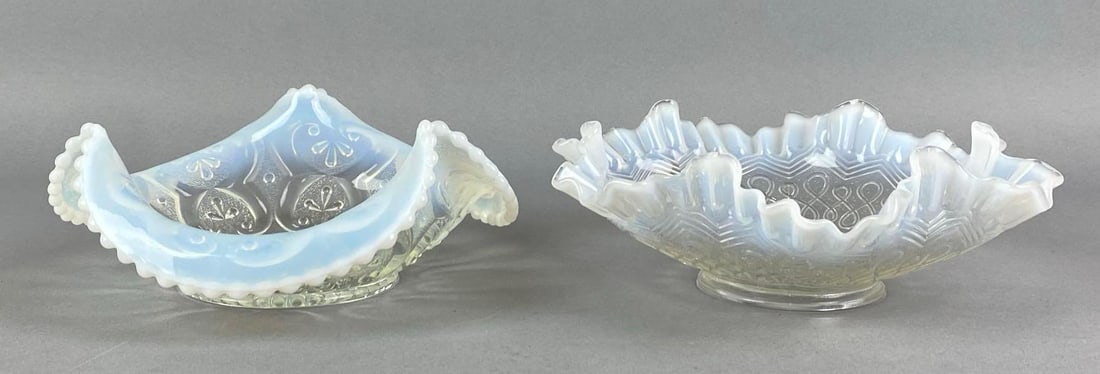 Group of 2 Opalescent Ombre Ruffled Edge Art Glass Bowls (1 of 4)