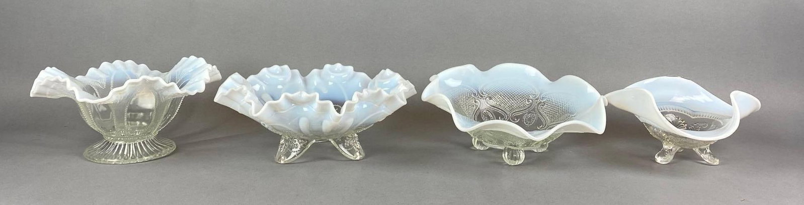 Group of 4 Opalescent Ombre Ruffled Edge Art Glass Footed Bowls (1 of 5)