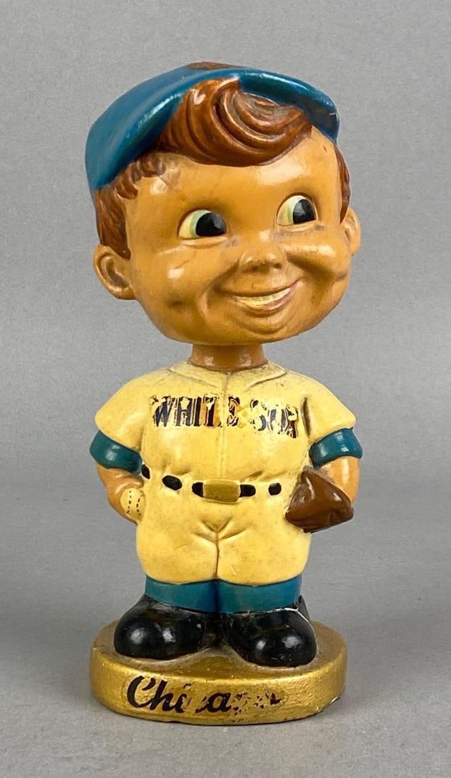 1960s Sports Specialties Chicago White Sox Plaster Bobblehead: made in japan, needs cleaning, crack shown on base and foot, measures 6 1/4 H