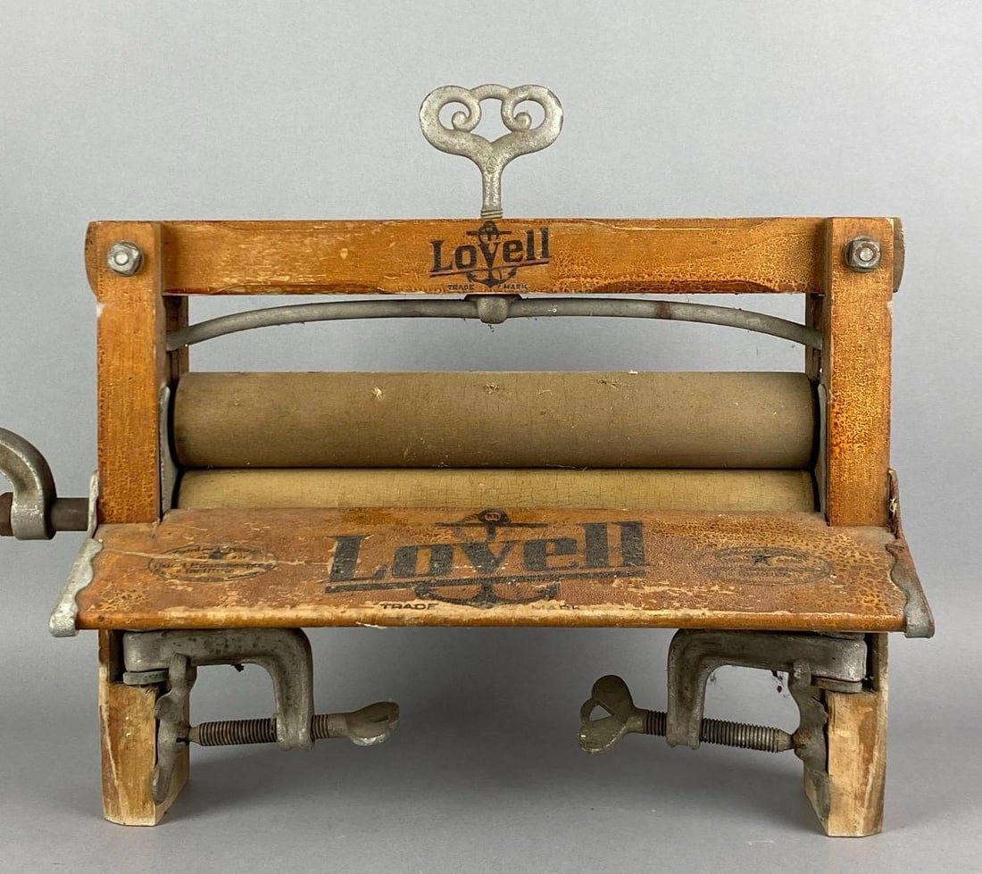 Antique Lovell No. 32 Wood Clothes Wringer: Measures 14 H x 27 W x 4 D