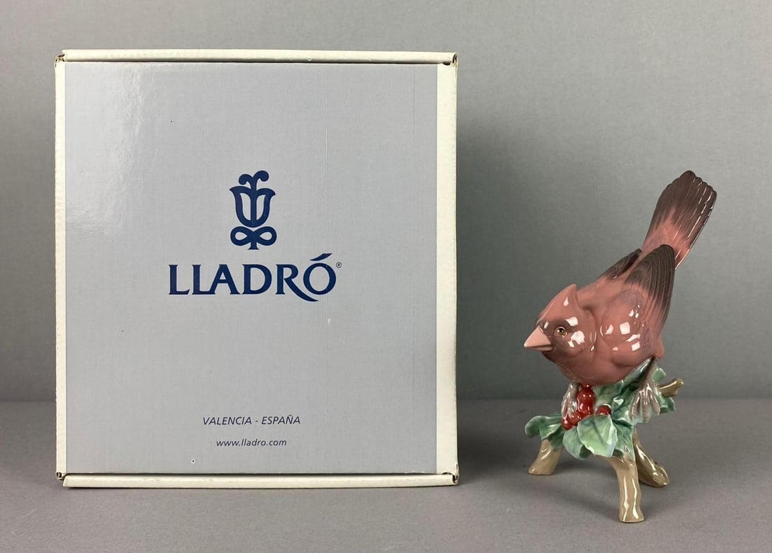 2004 Lladro Cardinal Porcelain Figure (1 of 4)