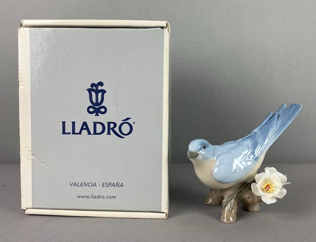 2001 Lladro Sweet Sounds Of Morning Porcelain Figure (1 of 4)