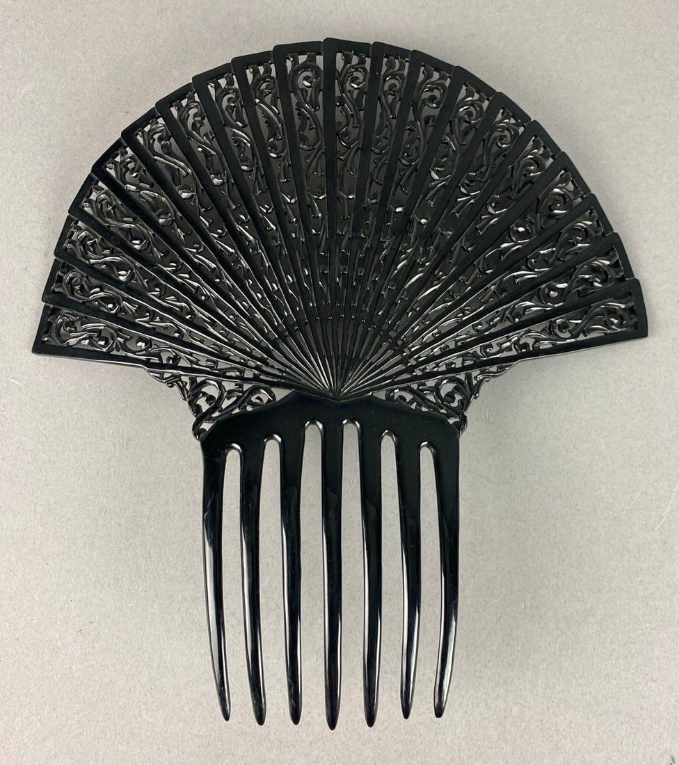 Vintage 1920?s Black Celluloid Art Deco Fan-Shaped Hair Comb
