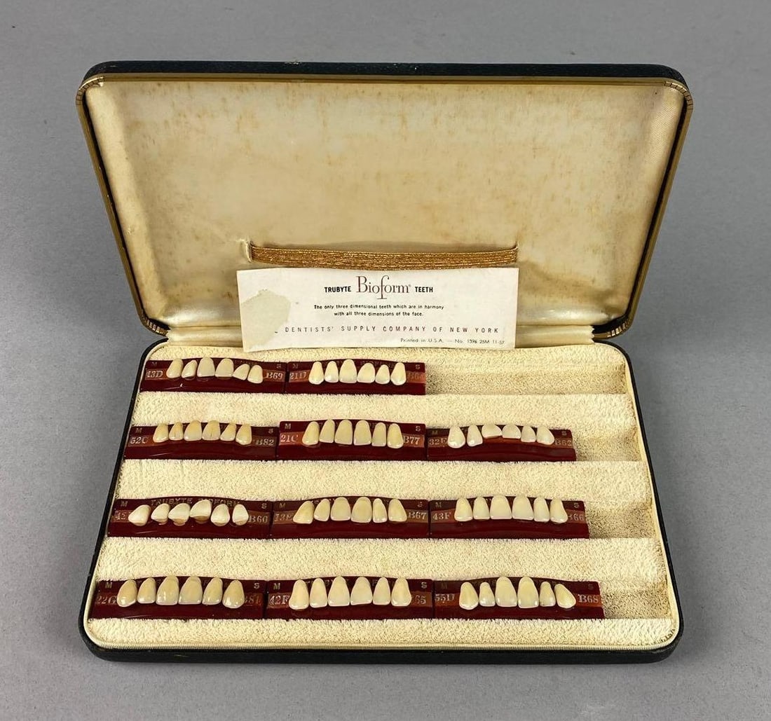 Vintage 1957 Trubyte Bioform Natural Tooth Color Presentation Set: Includes 11 shades of teeth colors. Case measures L 8 1/2 x W 6 inches.
