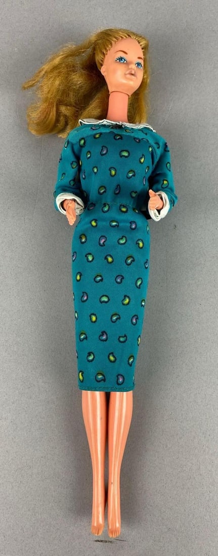 Vintage 1966 Mattel Barbie Fashion Doll (1 of 3)