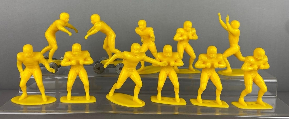 Group of Assorted 1969 Louis Marx and Co. Plastic Football Figurines (1 of 4)