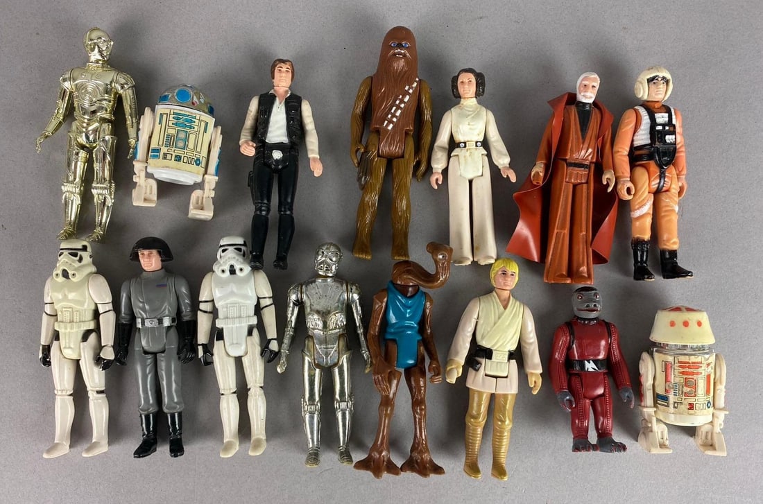 Group of Assorted Vintage 1977 Star War Figures (1 of 3)