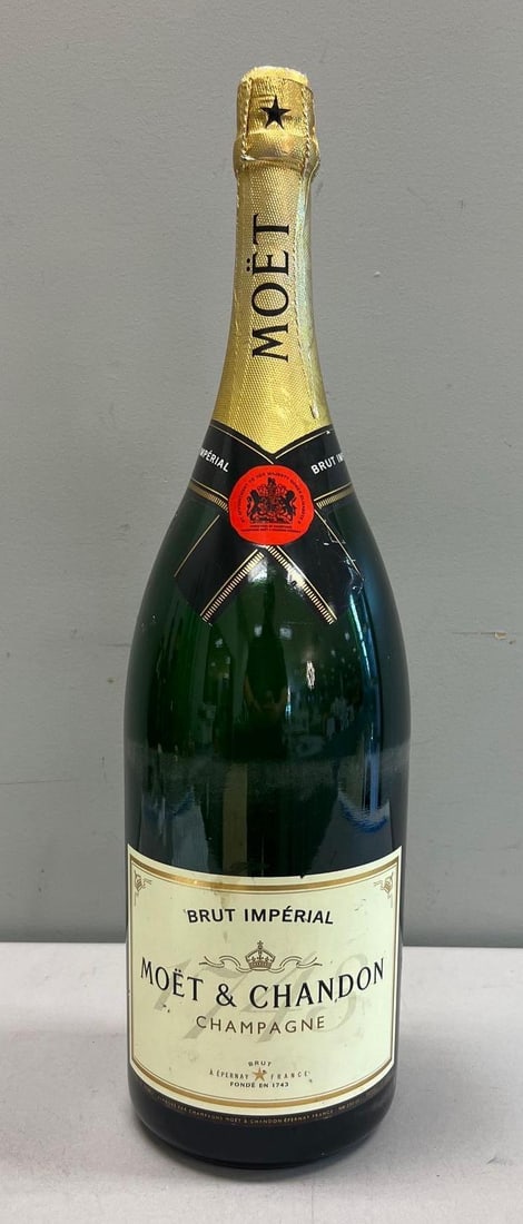 Oversized Moet and Chandon Brut Imperial Champagne Store Display Bottle (1 of 4)