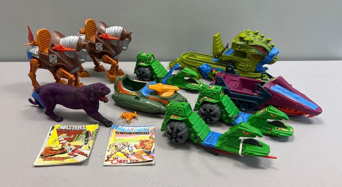 Vintage Masters of the Universe Vehicle, Creature and Mini Comic Lot (1 of 3)