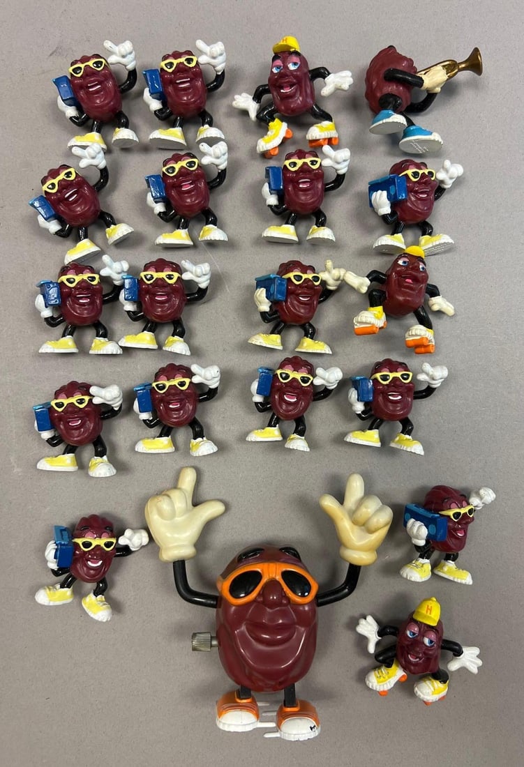 Vintage California Raisins Rubber Figure and Wind-Up Toy Lot: Tallest 4 inches