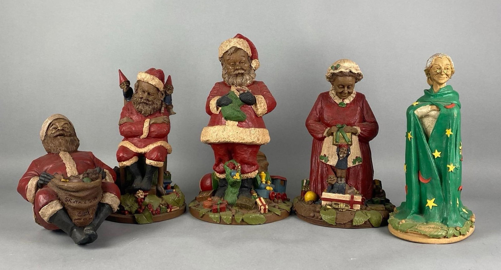 Group of 5 Tom Clark Santa Claus Resin Figures (1 of 3)