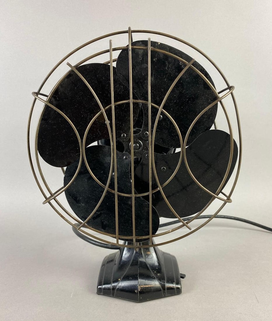 Antique 1930?s Wagner Electric Art Deco Desk Fan: tested and working. Has 1 fan speed. Measure 14 tall.