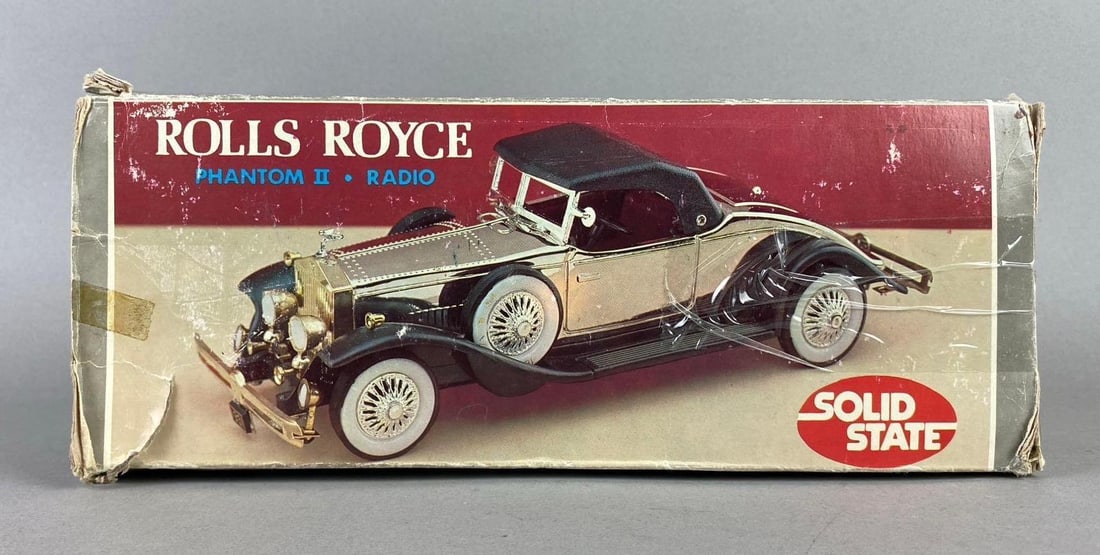 Vintage 1970?s Japan Rolls Royce Phantom II Solid State Radio: 1/25 Scale. Tested and working. Missing battery cover.