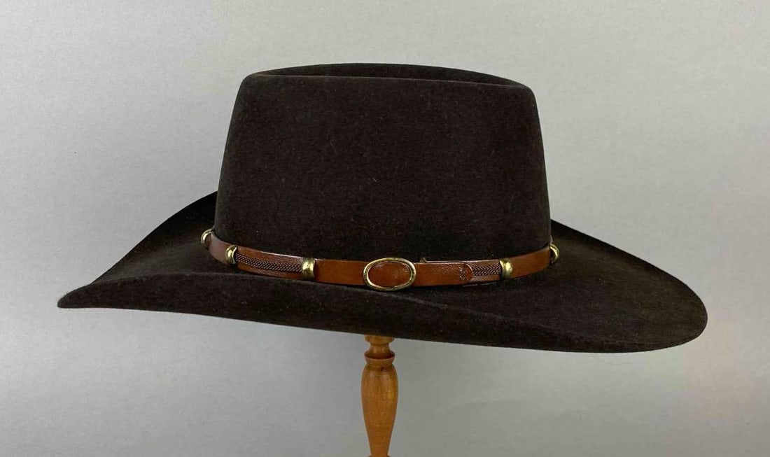Vintage Australian Outback Trading Co. Boomerang Felt Hat (1 of 9)