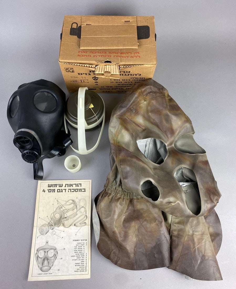 Vintage 1960?s Israeli Model 4 Civilian Gas Mask (1 of 5)