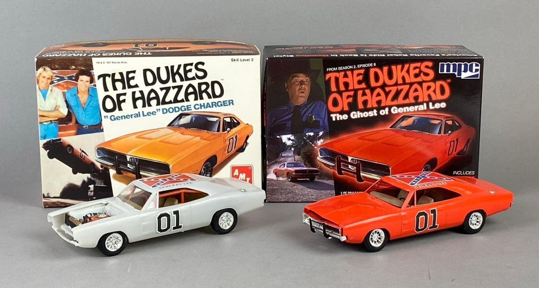 Group of 2 The Dukes of Hazzard General Lee Dodge Charger 1/25 Scale Model Kits (1 of 5)