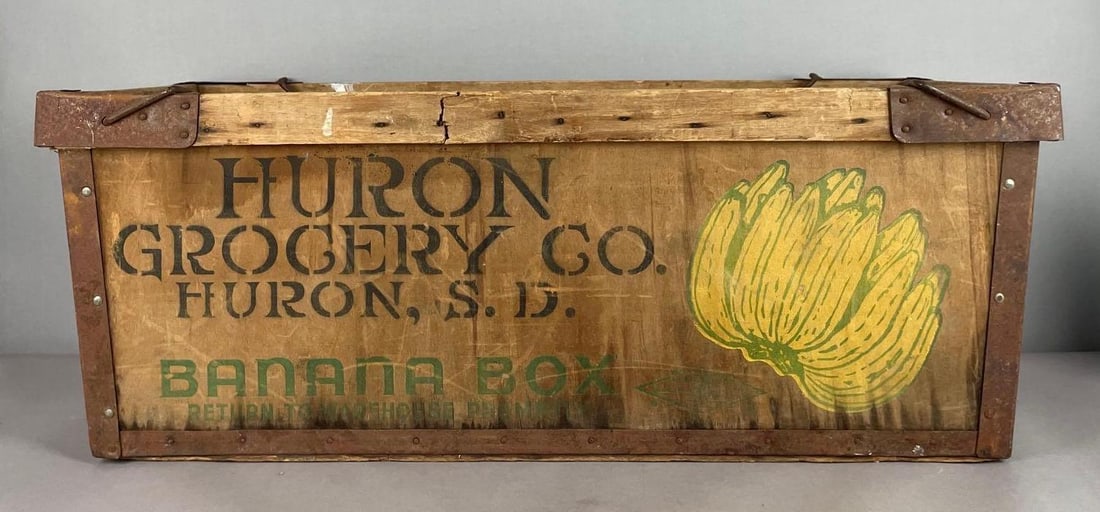 Vintage Huron Grocery Co. Wood Banana Box: Huron South Dakota, one top rail cracked, measures 13 1/4 inches x 34 3/4 inches x 16 inches