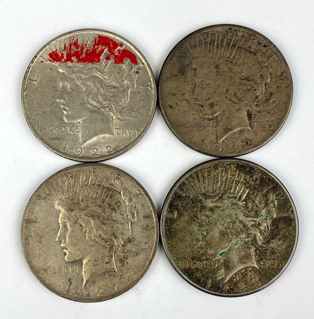 Group of 4 1920s US Silver Peace Dollars (1 of 2)