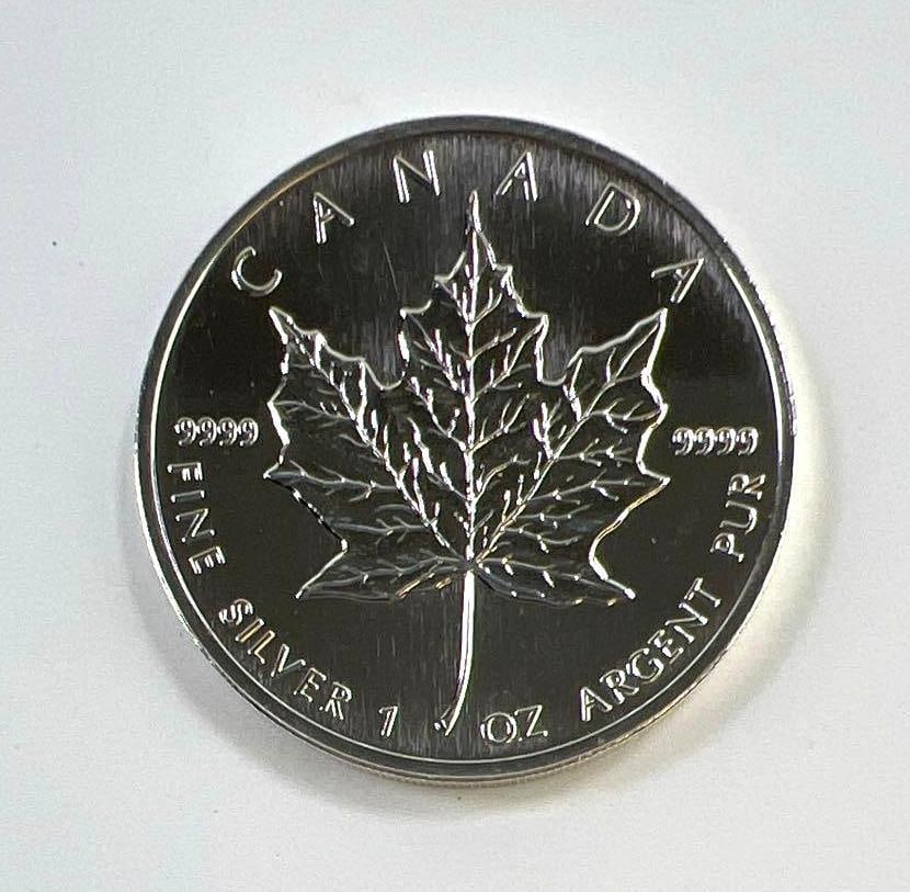 RARE KEY DATE 1994 Canada 1 oz .9999 Fine Silver Maple Leaf Coin (1 of 2)