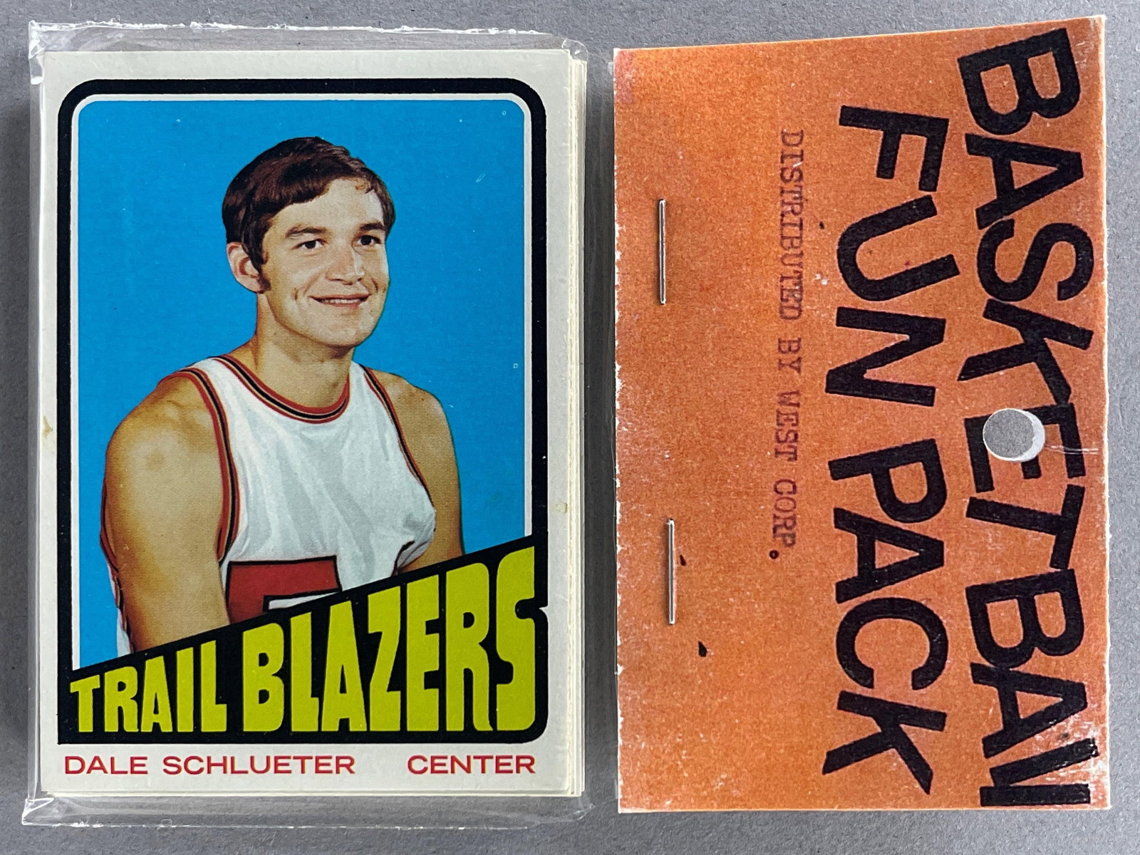 1972 - 73 Topps Basketball West Corps Cell Fun Pack with Barry: 10 - Crads per pack, West corps was a repacking company in the 1970s