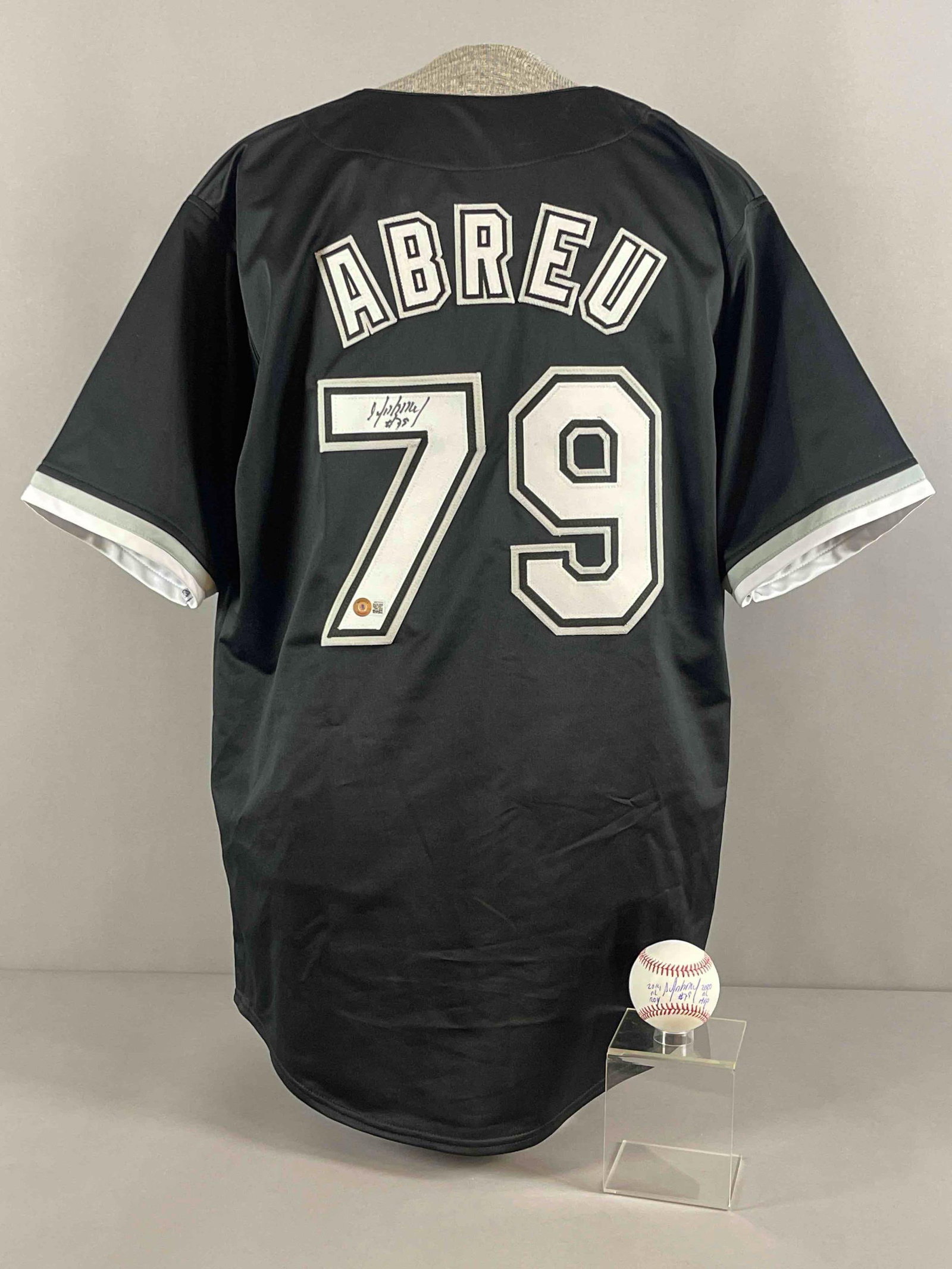 Jose Abreu Signed Jersey and Baseball with Beckett COAs (1 of 5)
