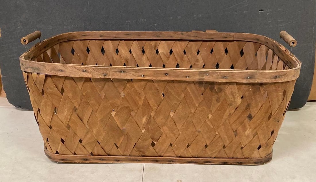 Vintage Splint Weave Wash Basket: Measures 14 inches x 32 1/2 inches x 18 1/4 inches