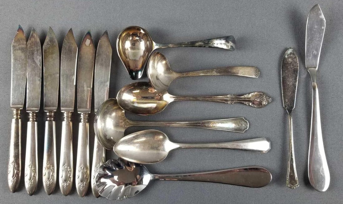 Group of 14 vintage flatware pieces (1 of 6)