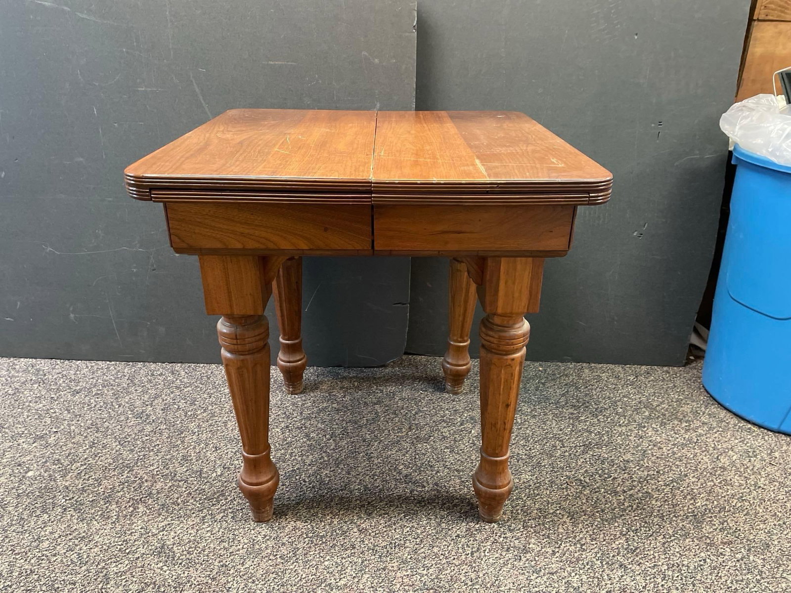 Vintage Oak Extending Folded Leaf Table: No in-house shipping available, 3rd party shipper or pickup only. One leg is loose, measures 31 1/2 inches x 30 1/2 inches x 30 inches extends to 56 inches