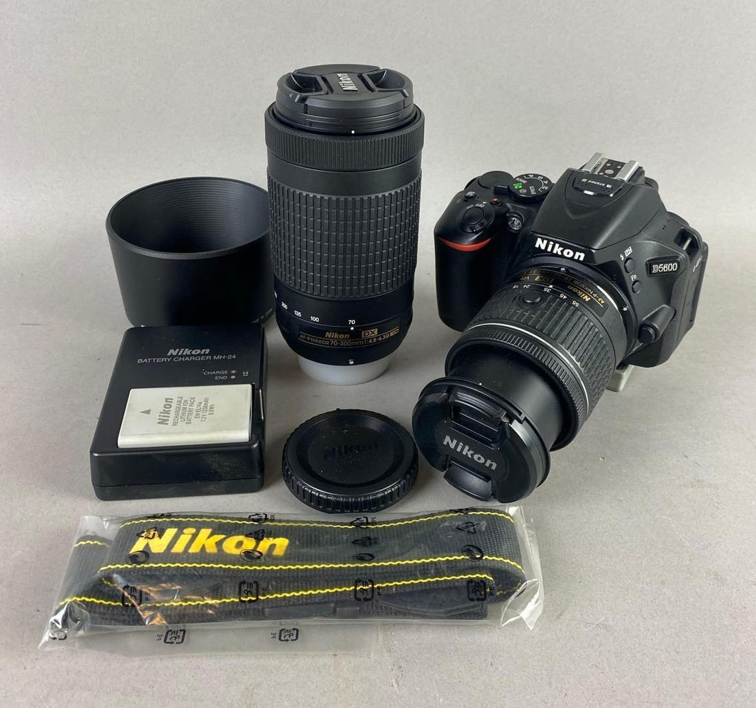 Nikon D5600 DSLR Camera (1 of 2)
